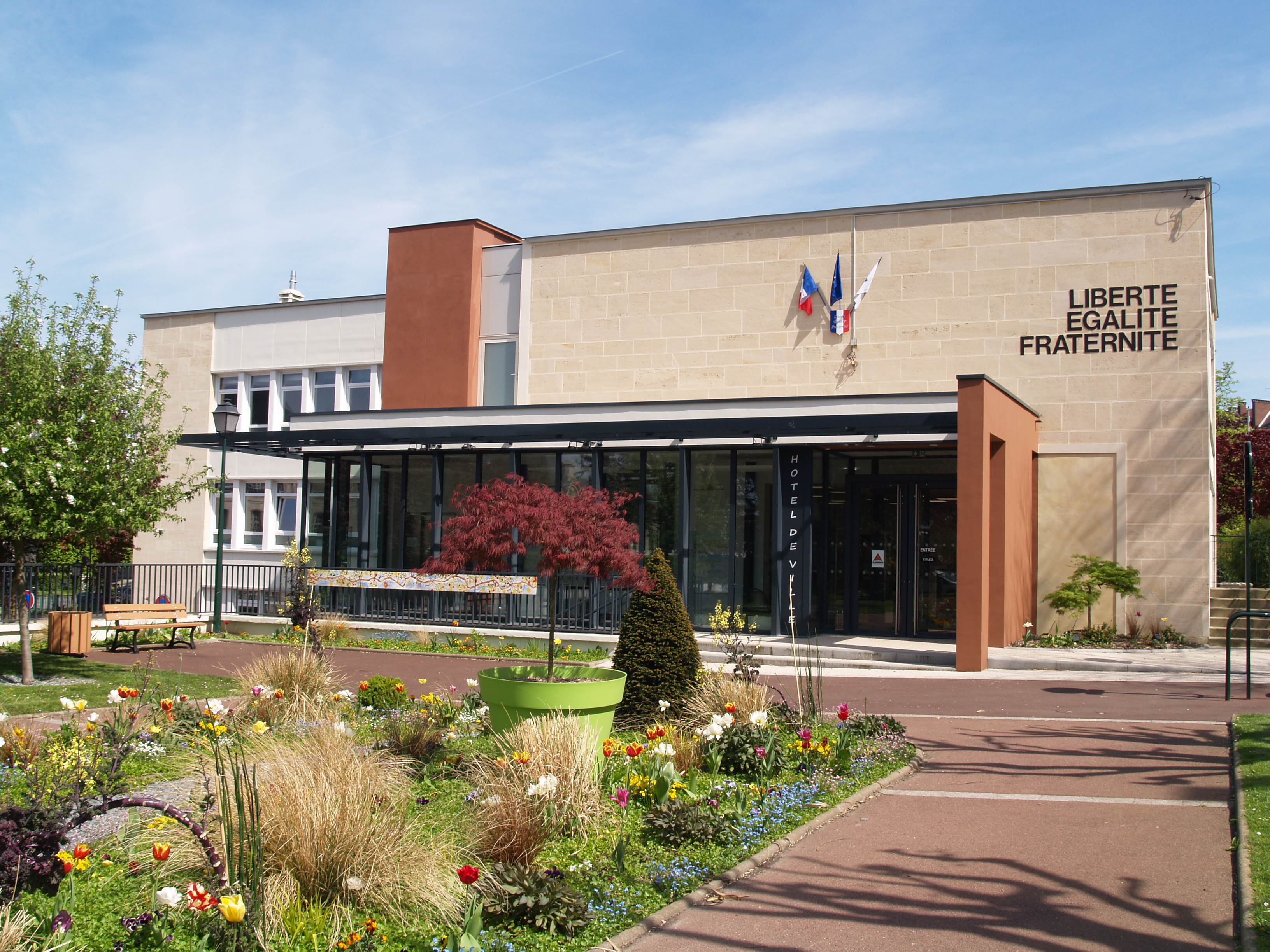 Joyeuse Saint-Valentin ! - Saint-Cyr-L'École, site officiel de la Mairie  Saint-Cyr-L'École, site officiel de la Mairie