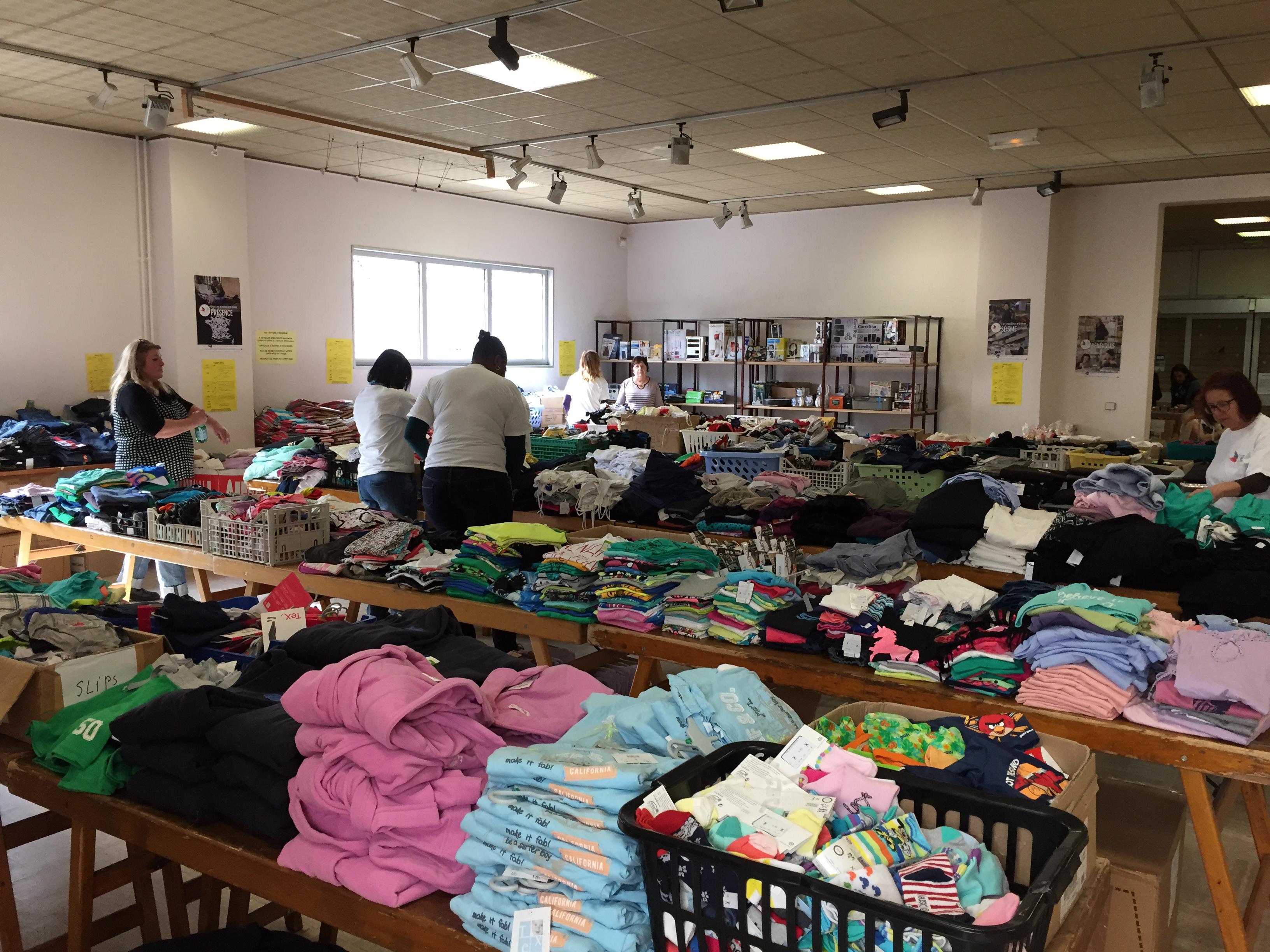 Braderie de linge du Secours populaire